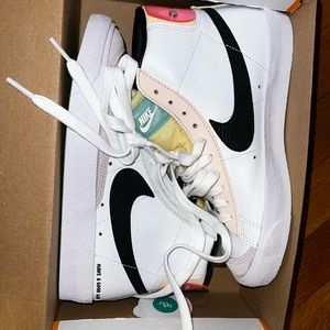 NIKE WMNS BLAZER MID HAVE A GOOD GAME